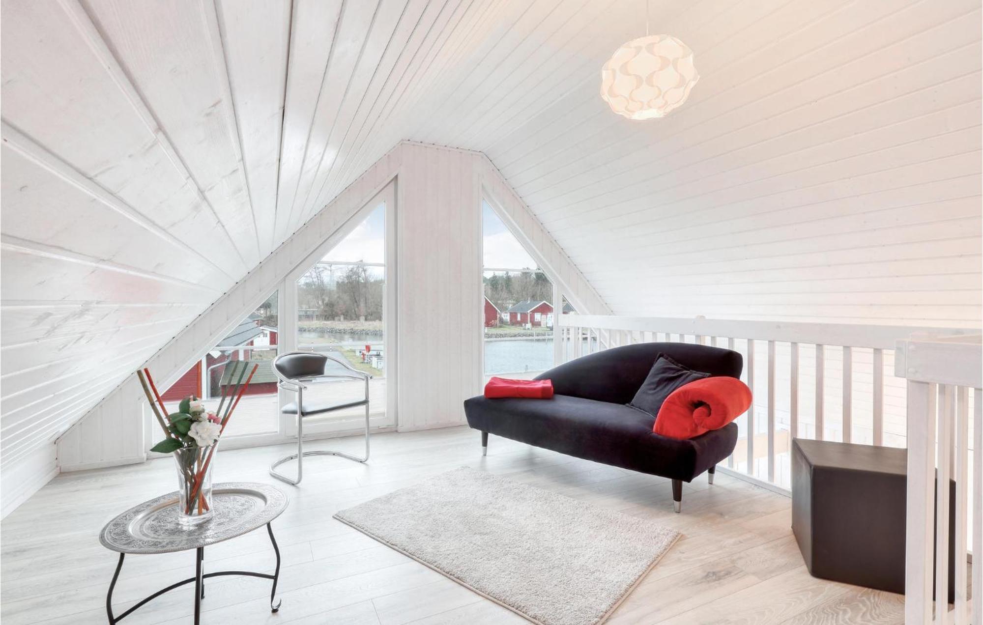 Amazing Home In Zerpenschleuse エクステリア 写真