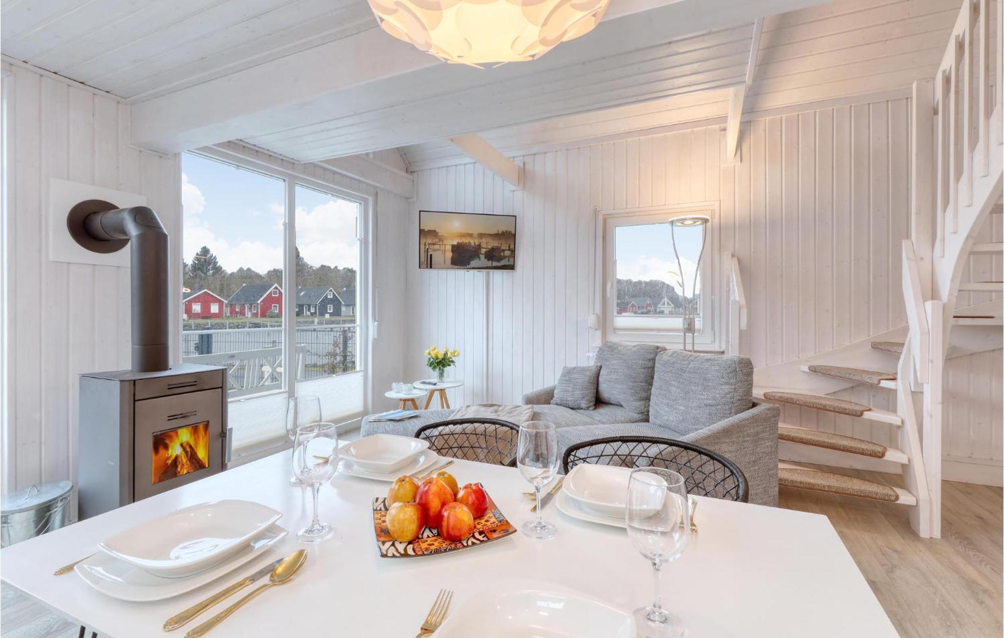 Amazing Home In Zerpenschleuse エクステリア 写真