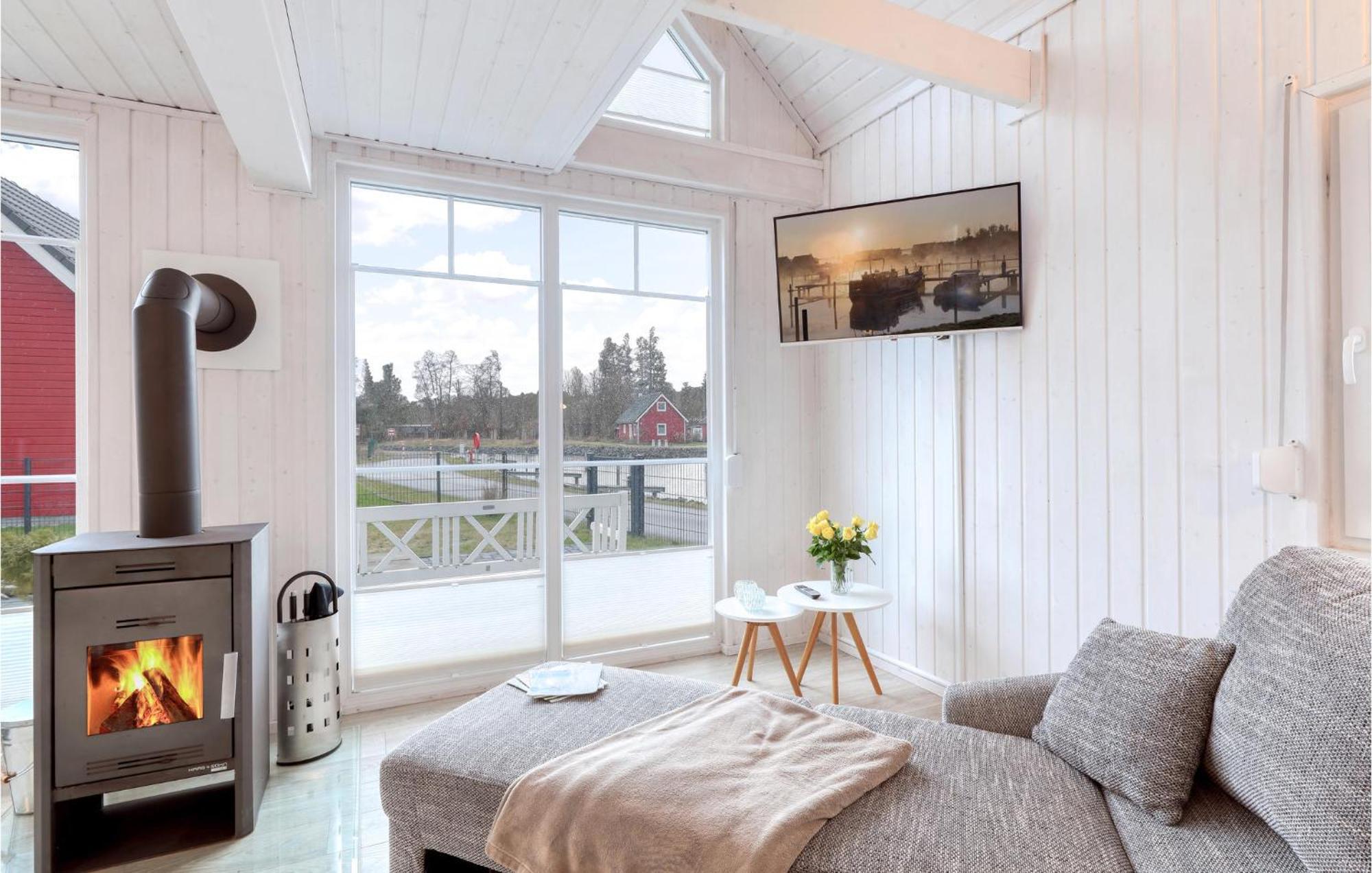 Amazing Home In Zerpenschleuse エクステリア 写真