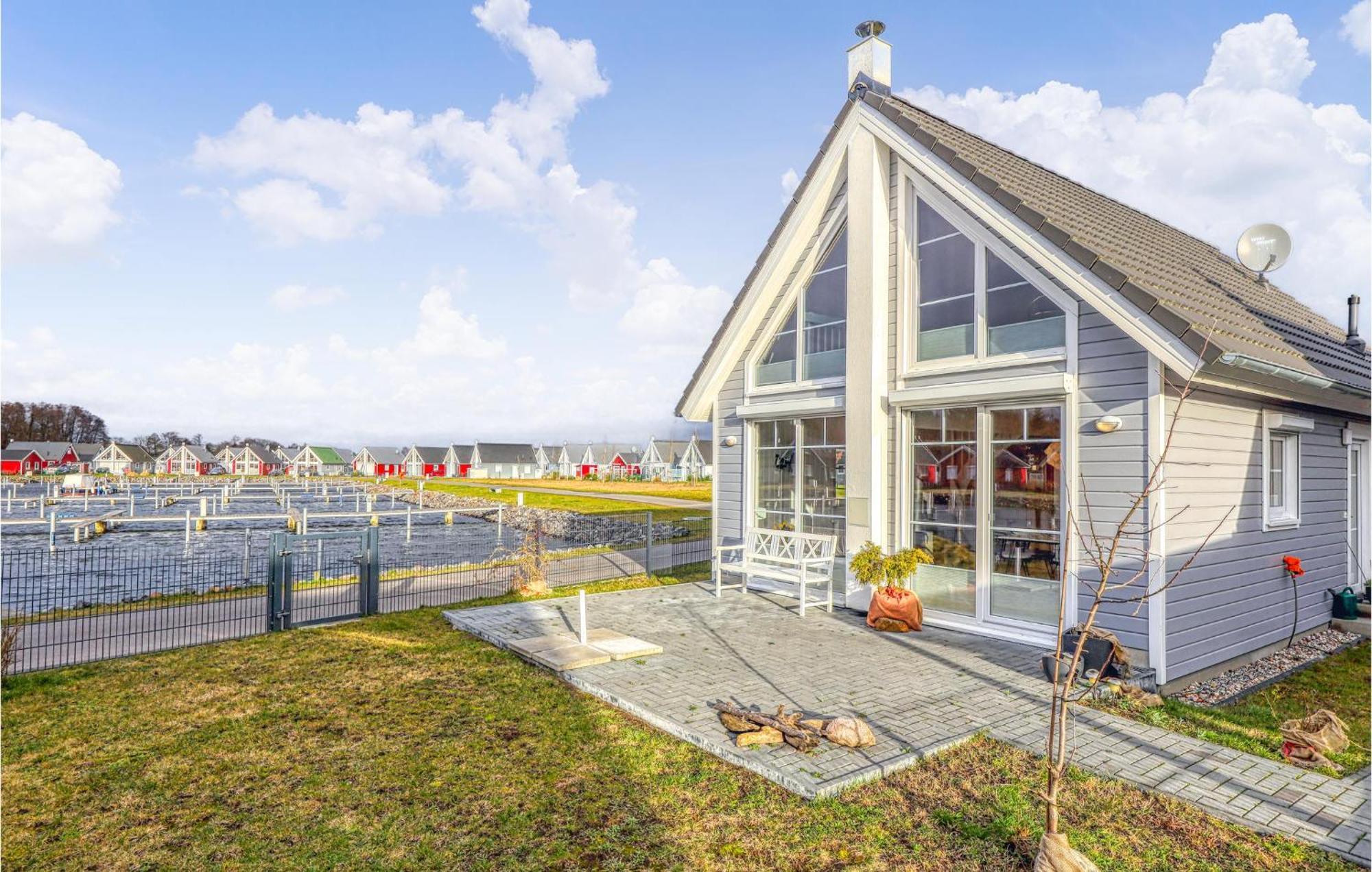 Amazing Home In Zerpenschleuse エクステリア 写真